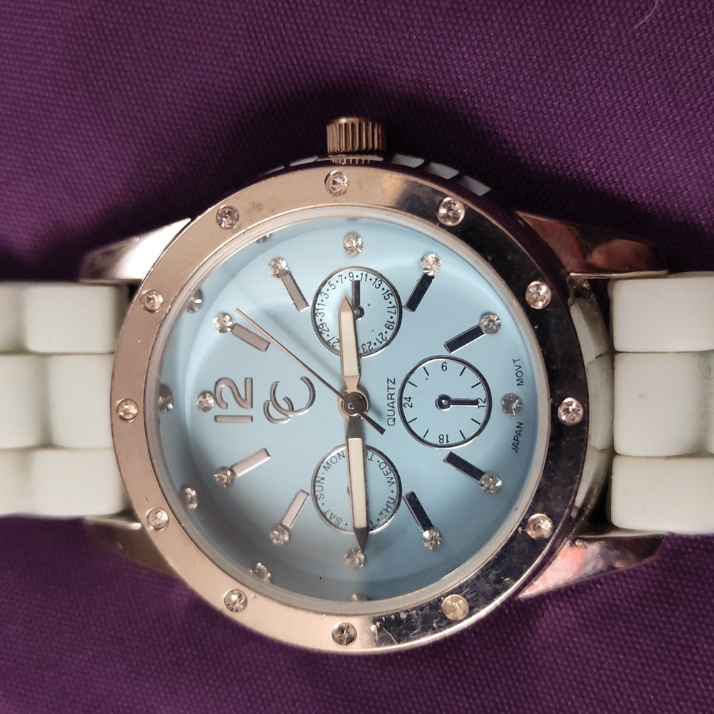 watch - Picture 2 of 5